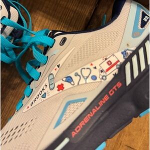 Brooks Adrenaline GTS 23 Nurse Doctor Size 7 Shoes
